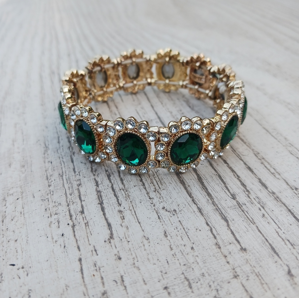 Vintage Monet Green Emerald Bracelet with Rhinestones Goldtone Stretch
